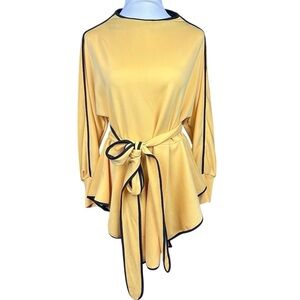 Women's Yellow Asymmetrical Hem Top Contrast Trim Long Sleeve Size M